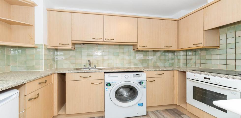 			1 Bedroom, 1 bath, 1 reception Apartment			 Commercial Road E1, Aldgate / Whitechapel